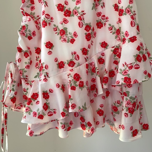 BNWT✨TIGER MIST. floral strapless mini dress - Picture 7 of 16